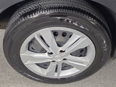 Used 2023 Nissan Kicks S image 9