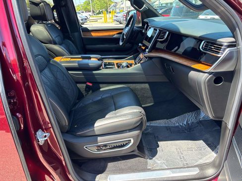 Certified 2022 Jeep Grand Wagoneer Series III w/ Rear Seat Video Group 1 AWD/4WD image 19