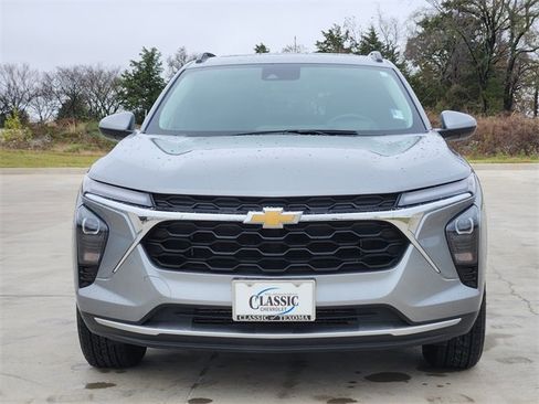 Certified 2024 Chevrolet Trax LT w/ Sunroof Package image 3