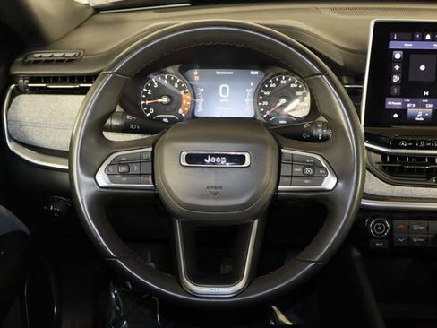 Used 2024 Jeep Compass Latitude image 7