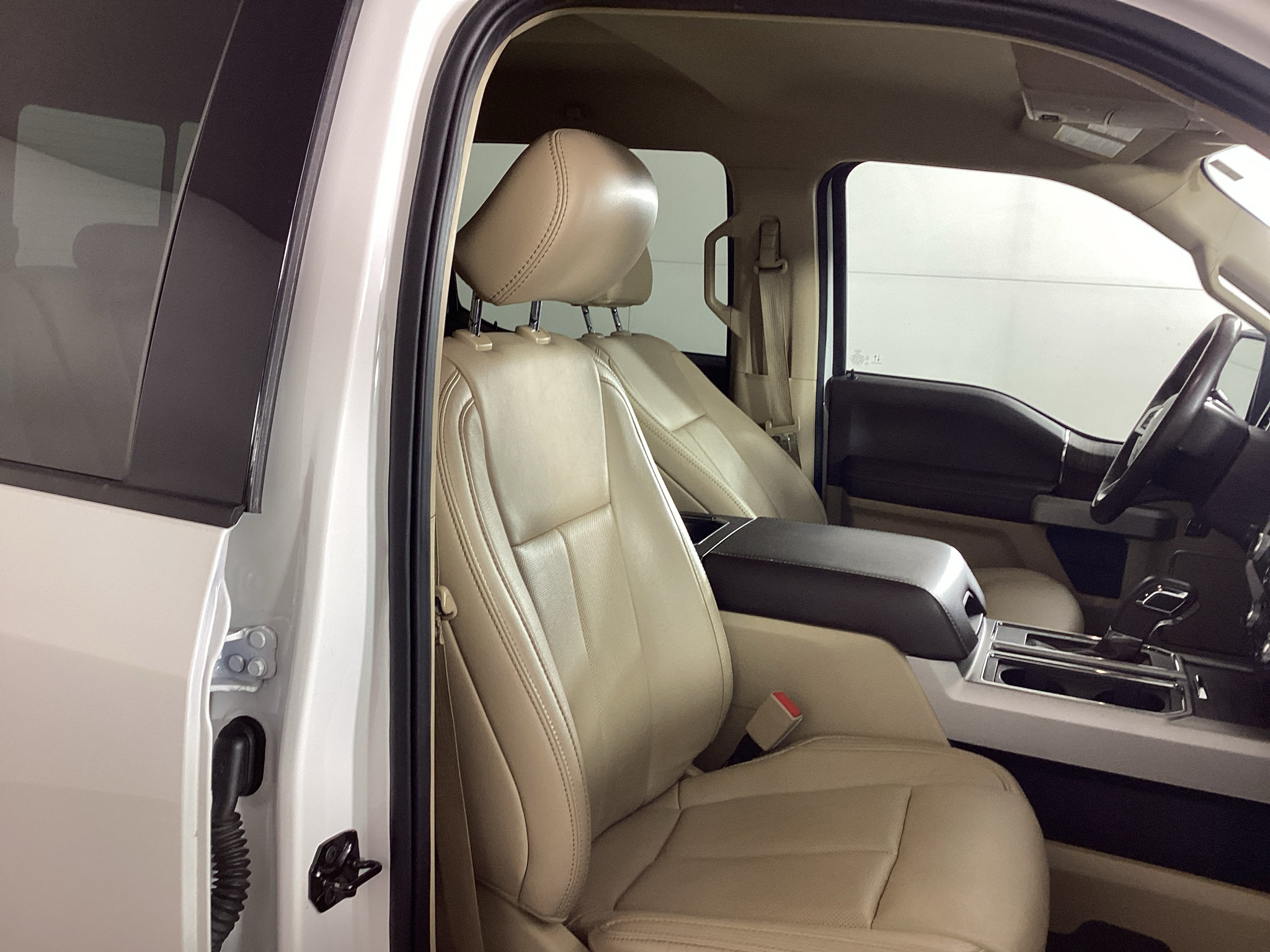 Used 2019 Ford F150 Lariat w/ Equipment Group 502A Luxury AWD/4WD image 8