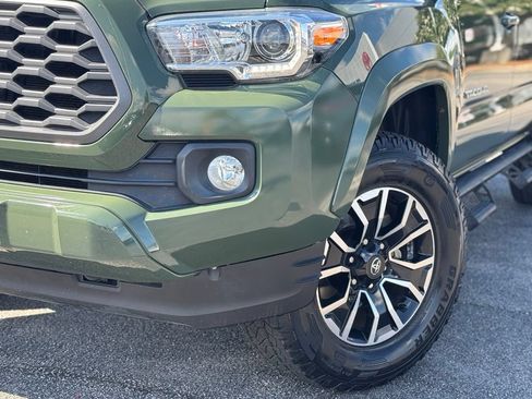 Used 2022 Toyota Tacoma TRD Sport w/ Technology Package RWD image 5