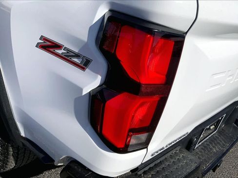 Certified 2024 Chevrolet Colorado Z71 w/ Z71 Convenience Package 2 image 29