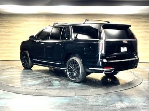 Used 2022 Cadillac Escalade ESV Premium Luxury AWD/4WD image 16