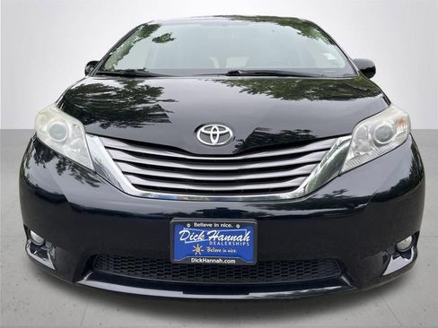 Used 2017 Toyota Sienna XLE w/ XLE Navigation Package AWD/4WD image 2
