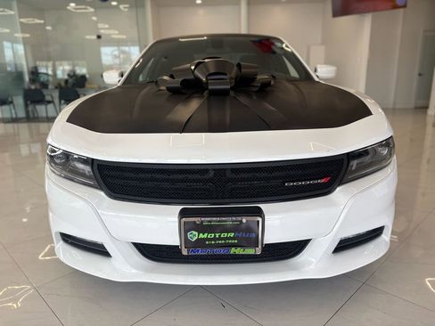 Used 2019 Dodge Charger SXT RWD image 2