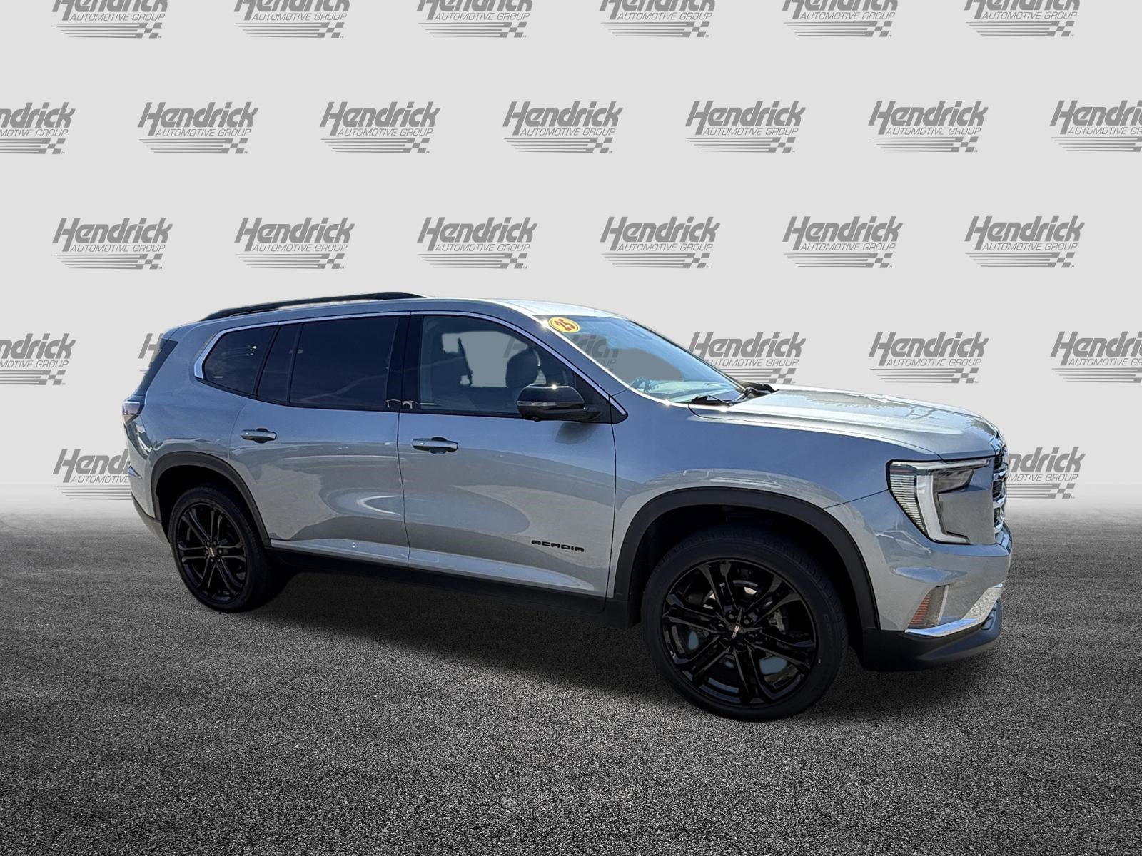Used 2025 GMC Acadia Elevation w/ Elevation Premium Package FWD image 2