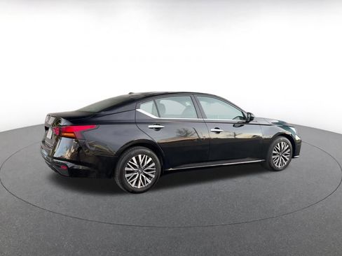 Used 2025 Nissan Altima 2.5 SV FWD image 15