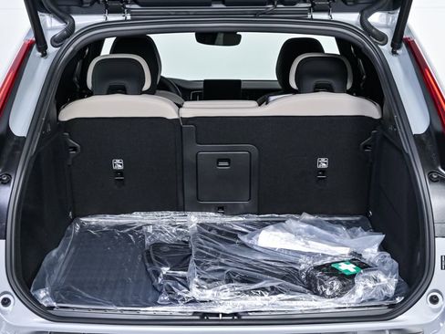 New 2026 Volvo XC60 B5 Plus w/ Protection Package Premier AWD/4WD image 29