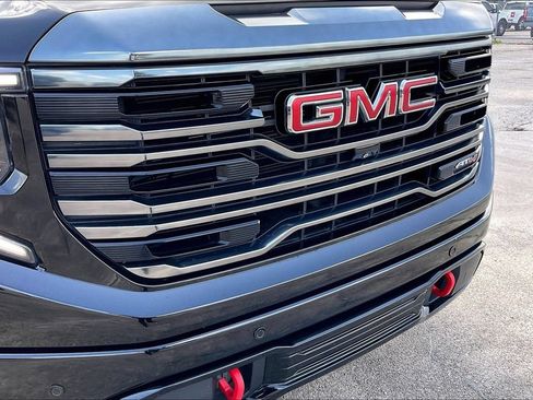 Used 2023 GMC Sierra 1500 AT4 w/ AT4 Premium Package AWD/4WD image 34