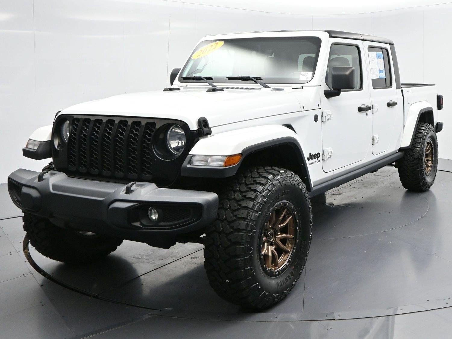 Used 2022 Jeep Gladiator Sport AWD/4WD image 3