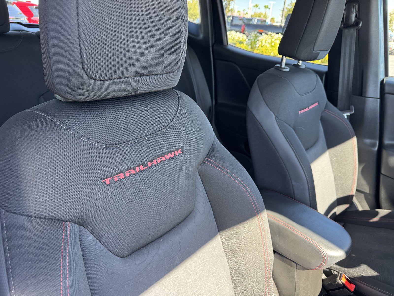 Used 2023 Jeep Renegade Trailhawk AWD/4WD image 9