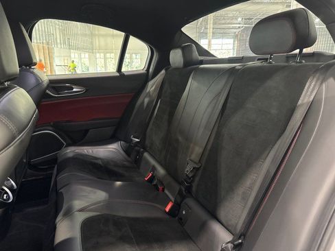 Used 2017 Alfa Romeo Giulia Quadrifoglio image 18