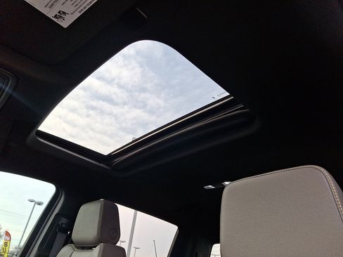 Used 2024 Chevrolet Silverado 2500 ZR2 w/ Snow Plow Prep/Camper Package image 21