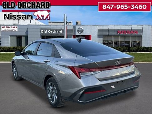 Used 2024 Hyundai Elantra Blue FWD image 8
