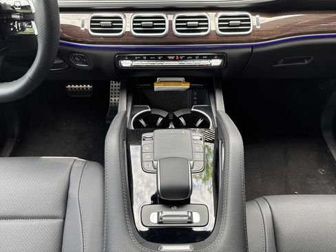 Used 2025 Mercedes-Benz GLS 450 4MATIC image 26