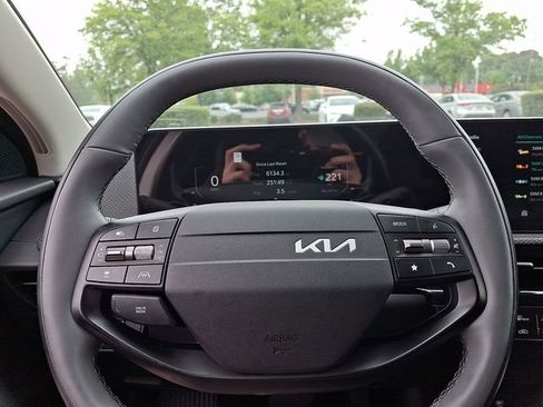 Used 2025 Kia EV6 Wind RWD image 21