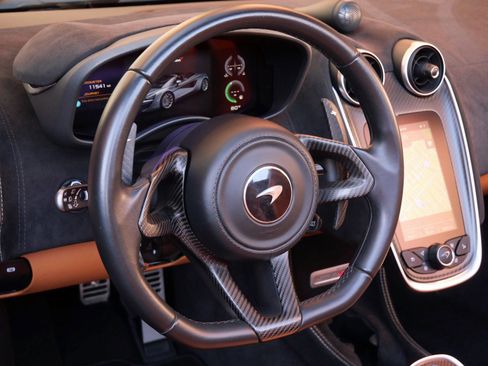 Used 2019 McLaren 570S Spider image 9