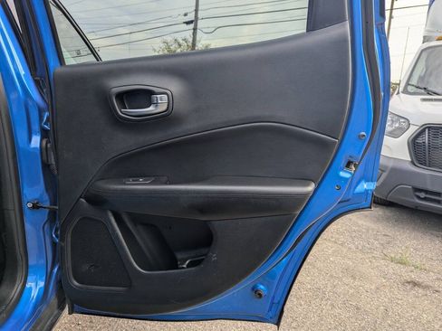 Used 2019 Jeep Compass Latitude AWD/4WD image 18