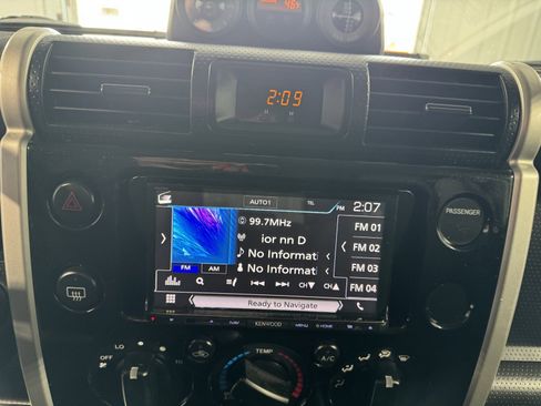 Used 2011 Toyota FJ Cruiser 4WD image 23