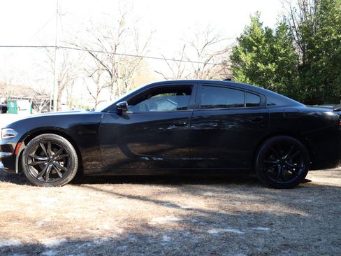 Used 2016 Dodge Charger R/T w/ Navigation & Travel Group image 2