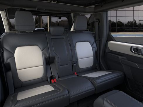 New 2026 Ford Bronco Outer Banks w/ Sasquatch Package AWD/4WD image 11