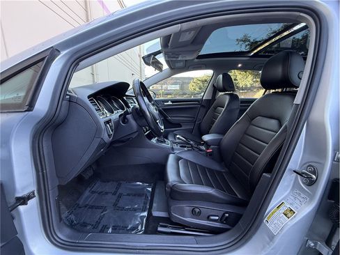 Used 2017 Volkswagen Golf S image 18