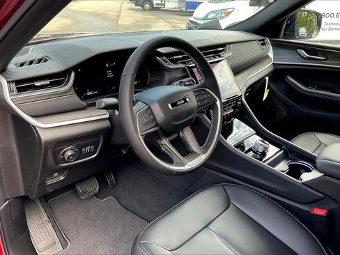 New 2025 Jeep Grand Cherokee Limited w/ Black Appearance Package image 6