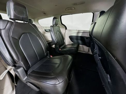 Used 2021 Chrysler Voyager Lxi FWD image 31