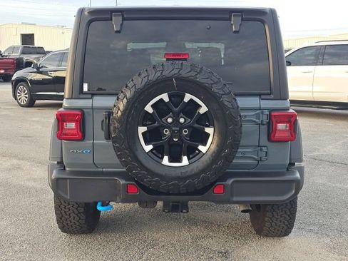 Used 2025 Jeep Wrangler Unlimited Rubicon 4xe image 4