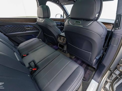 Used 2023 Bentley Bentayga AWD/4WD image 27
