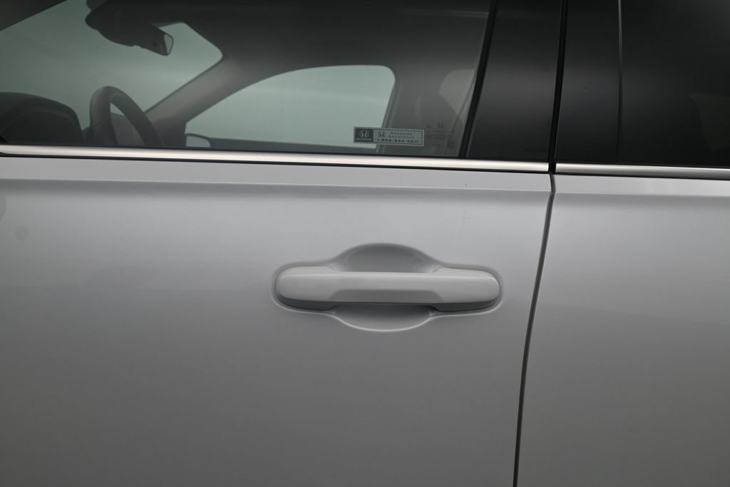 Used 2025 Honda Pilot Touring image 14