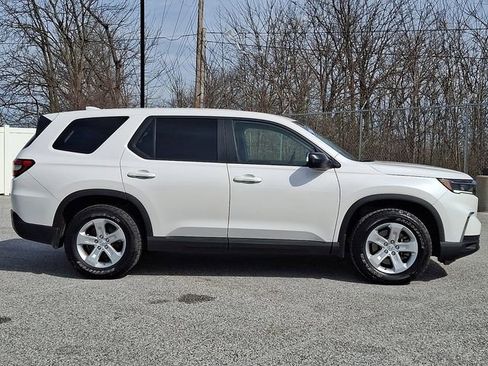 Used 2023 Honda Pilot LX image 10