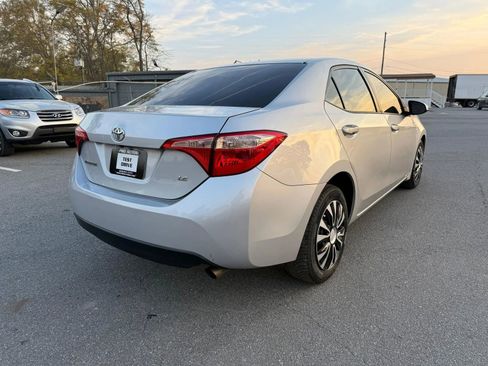 Used 2018 Toyota Corolla LE image 3
