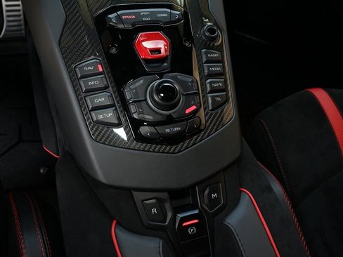 Used 2021 Lamborghini Aventador SVJ image 21