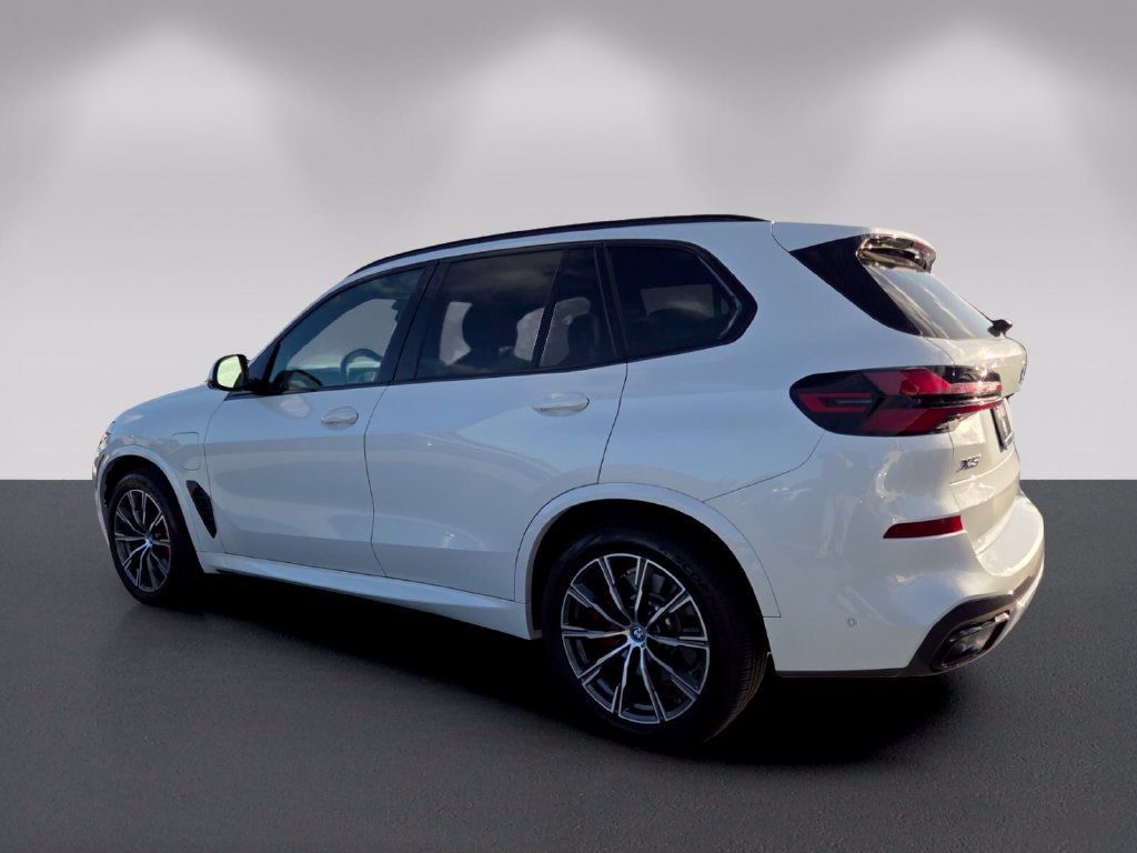 Certified 2025 BMW X5 xDrive50e w/ M Sport Package AWD/4WD image 6