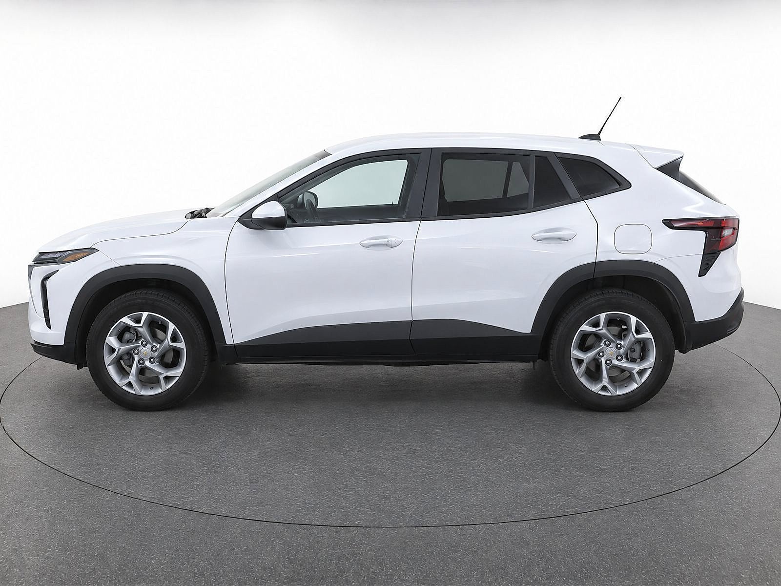 Used 2024 Chevrolet Trax LS w/ LS Convenience Package FWD image 6