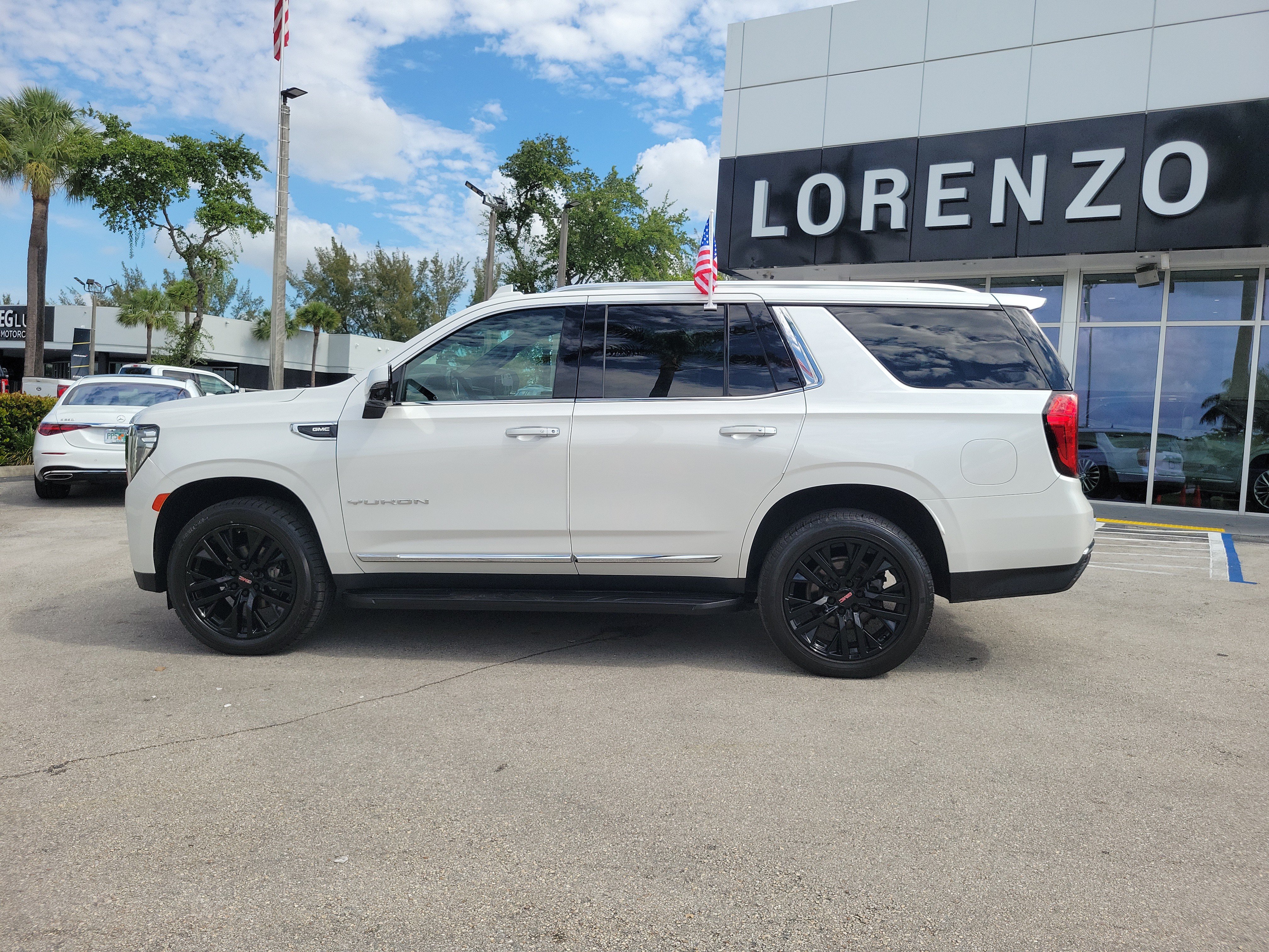 Used 2022 GMC Yukon SLT w/ SLT Premium Package AWD/4WD image 8
