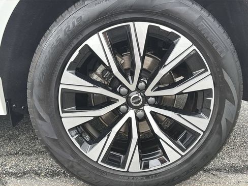 Certified 2024 Volvo XC60 B5 Plus w/ Protection Package Premier AWD/4WD image 11