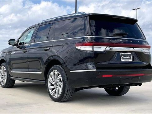 Used 2024 Lincoln Navigator Reserve image 13