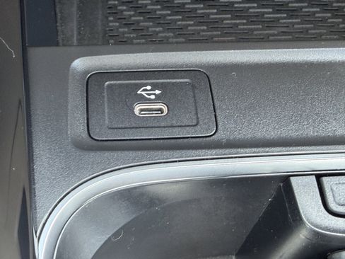 Used 2025 Mercedes-Benz GLB 250 image 24