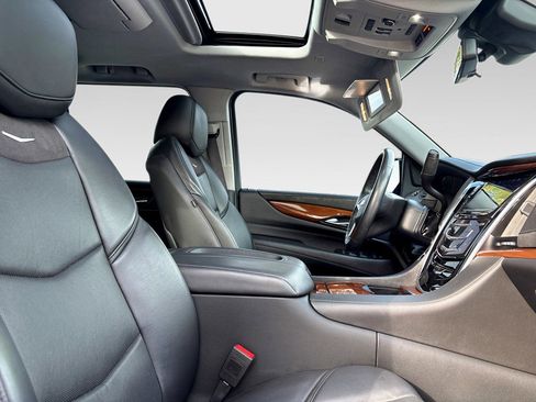 Used 2020 Cadillac Escalade Premium Luxury image 9