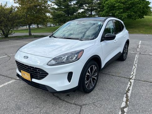 Used 2022 Ford Escape SE w/ SE Sport Appearance Package AWD/4WD image 5