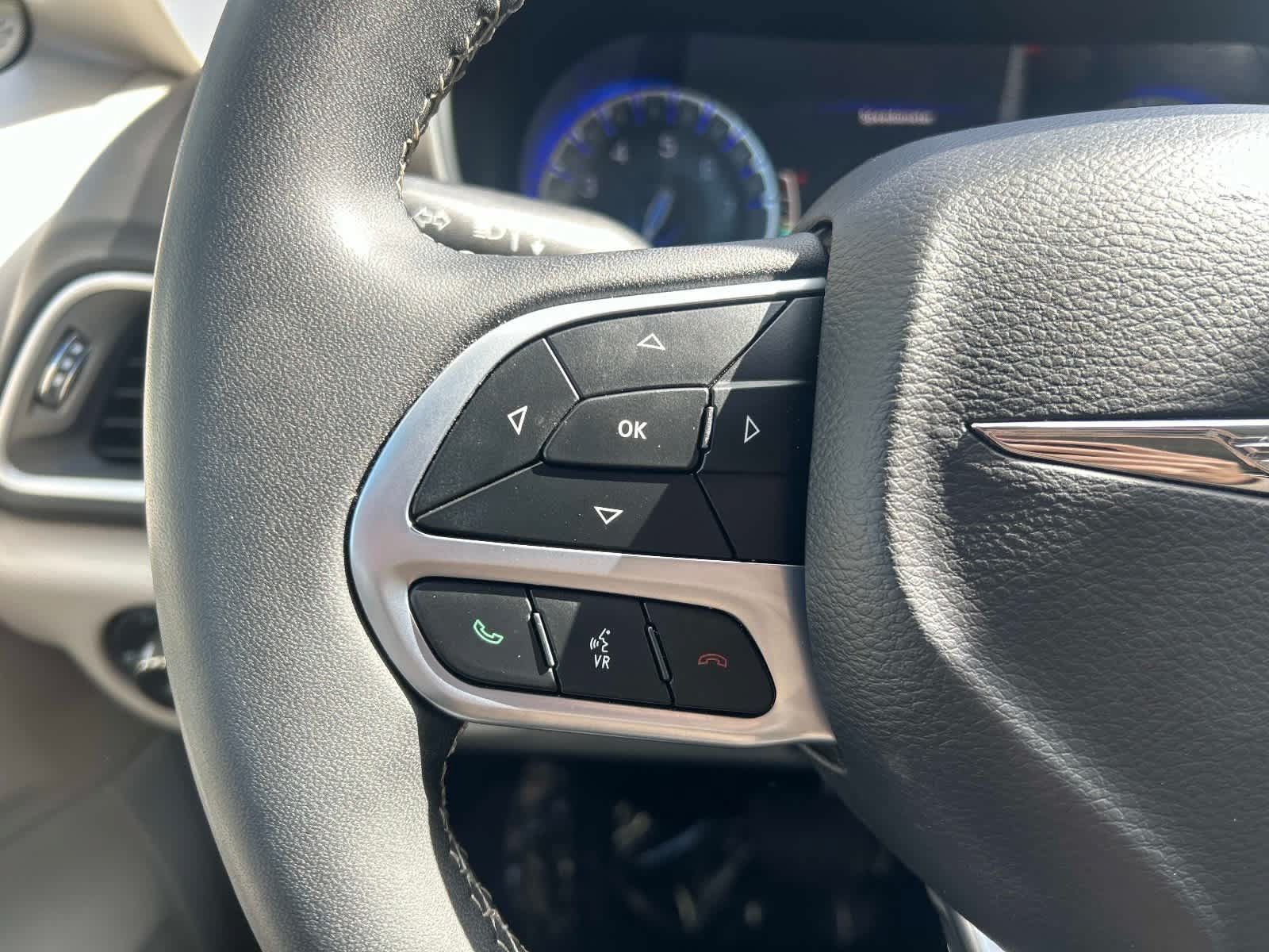 Used 2024 Chrysler Pacifica Touring-L FWD image 29