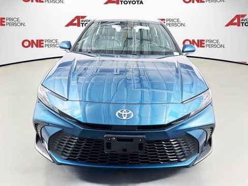 Certified 2025 Toyota Camry SE FWD image 3