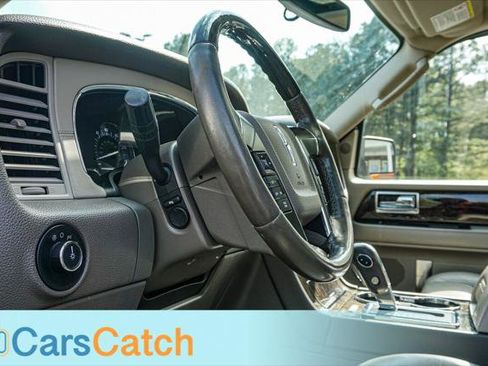 Used 2016 Lincoln Navigator Select image 21