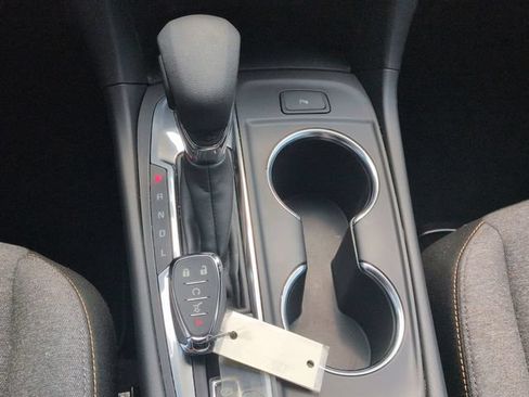 Used 2024 Chevrolet Equinox LT FWD image 19