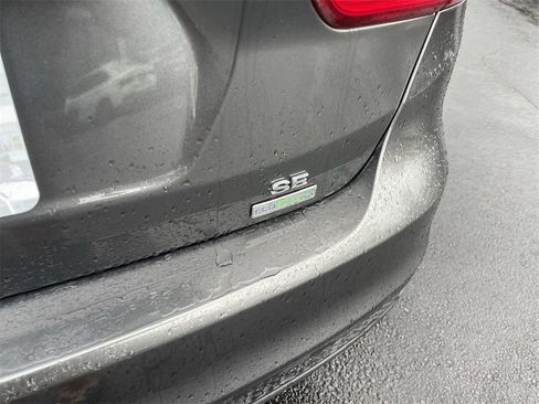 Used 2018 Ford Focus SE w/ SE Appearance Package image 6