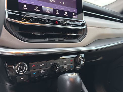 Used 2024 Jeep Compass Limited image 23