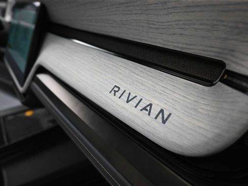 Used 2025 Rivian R1S Premium AWD/4WD image 22